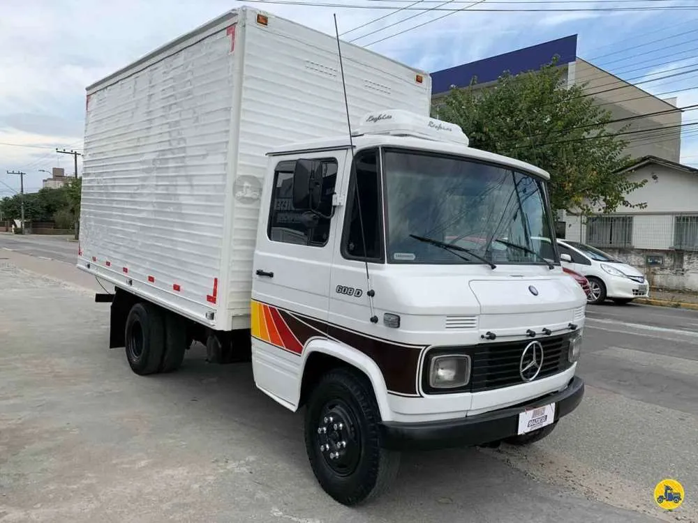 Vale a pena comprar um caminhão MB-608