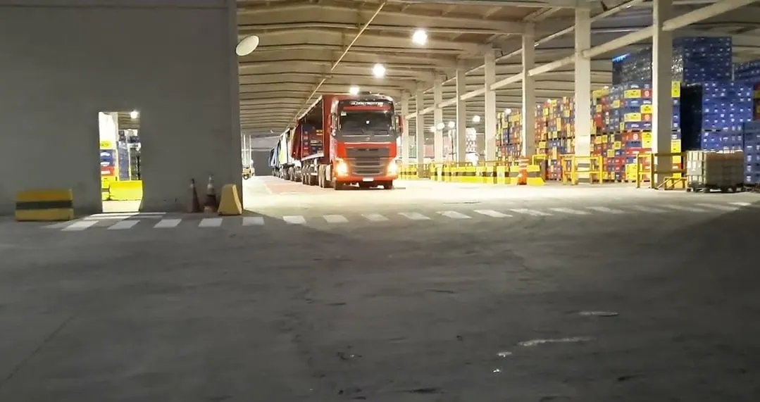Caminhoneiros são humilhados no CDR de uma grande cervejaria em Camaçari