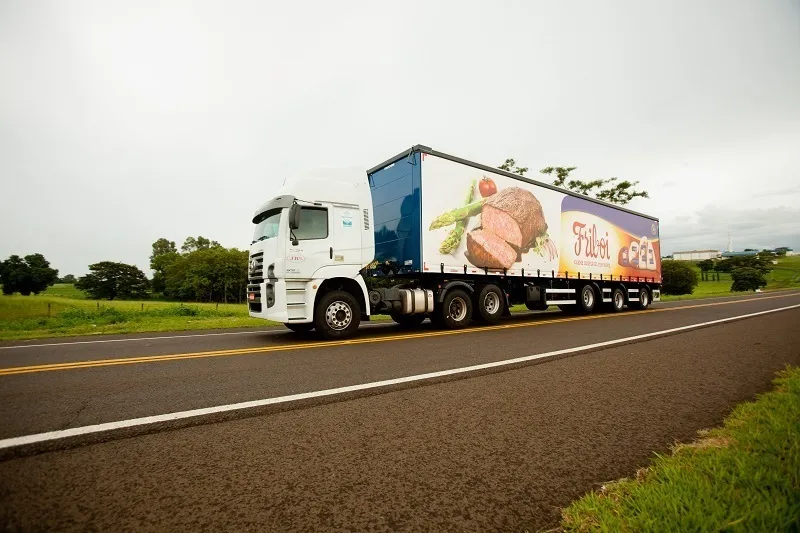 JBS corta US$ 400 milhões em investimentos e aposta em produtos premium