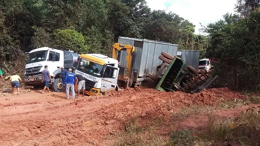 Obra interminável atrapalha a vida dos usuários da BR-174