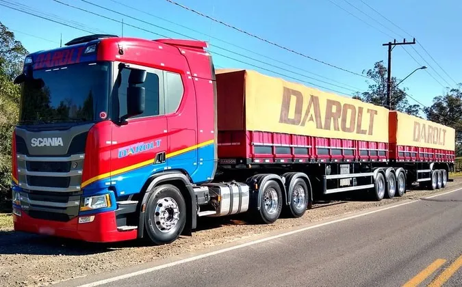 Transportadora Irmãos Darolt Transportes anuncia vagas para caminhoneiro categoria “E”