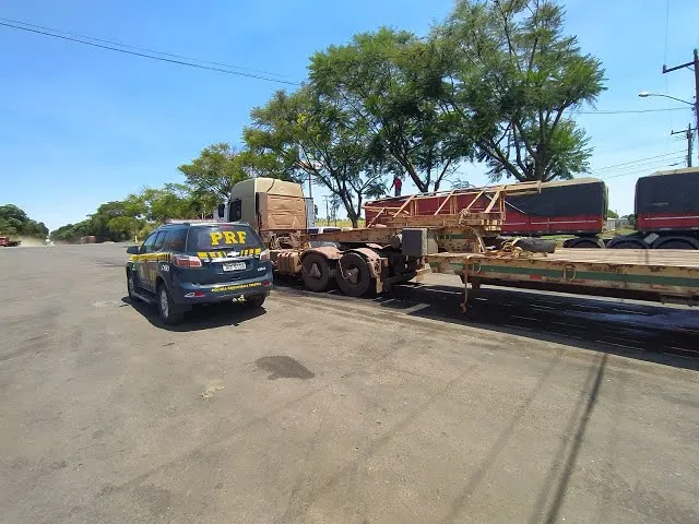 Motorista embriagado e que dirigia em alta velocidade fazendo zigue-zague é preso