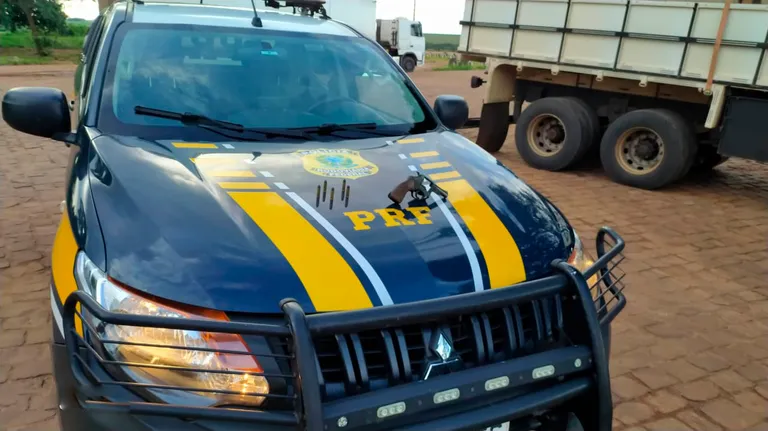 Caminhoneiro que utilizava arma para sua proteção é detido
