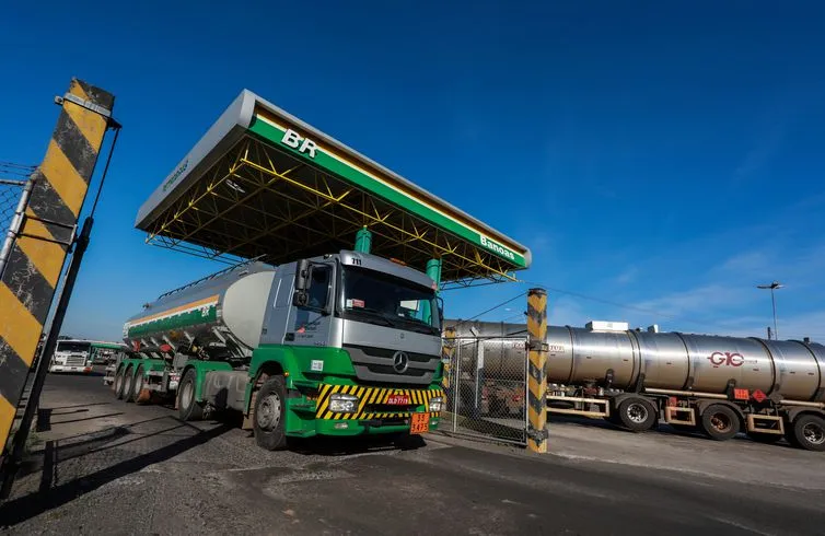 Se o repasse da petrobras acabasse hoje o valor do diesel estaria acima de R$ 7 reais&nbsp;