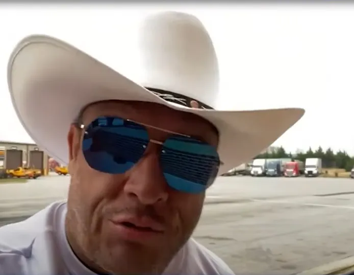 Truck driver in the USA sends a message to Brazilians