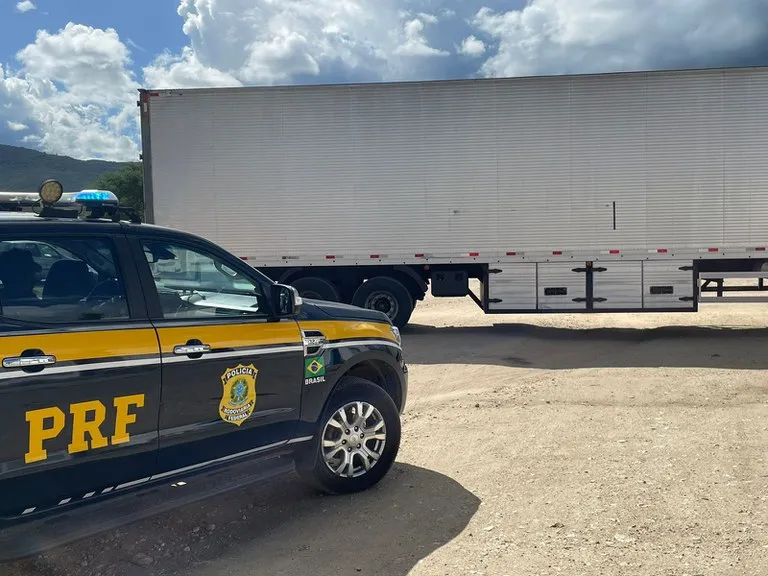 Caminhão alugado é apreendido na BR-116 por está com chassi adulterado
