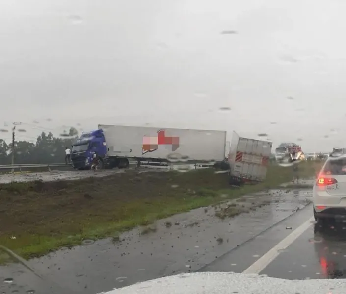 Caminhoneiro tem mal súbito e cai em vala no estado de Santa Catarina