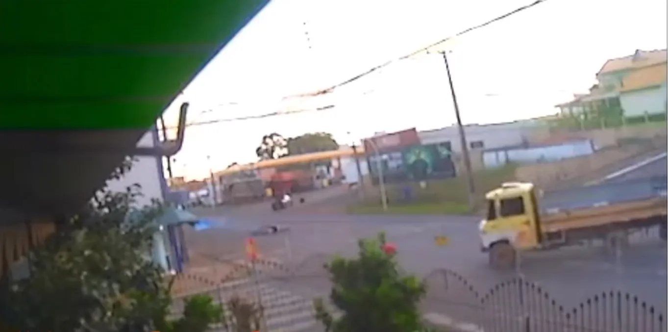 E agora a culpa foi do caminhoneiro ou do motoqueiro ?