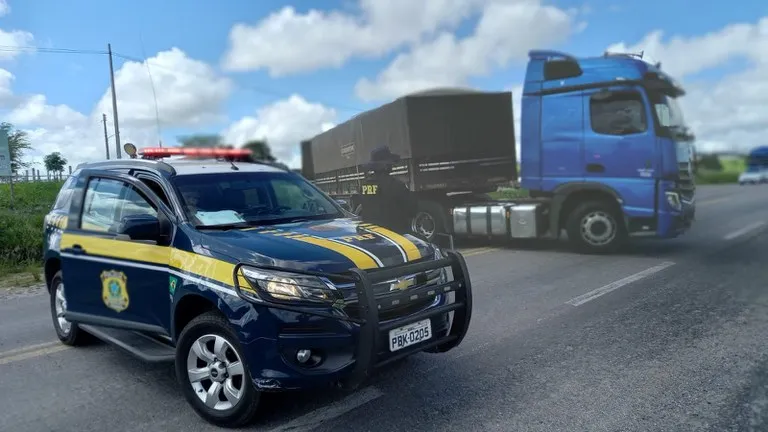 PRF apreende carretas com 48 toneladas de excesso de peso na BR-423