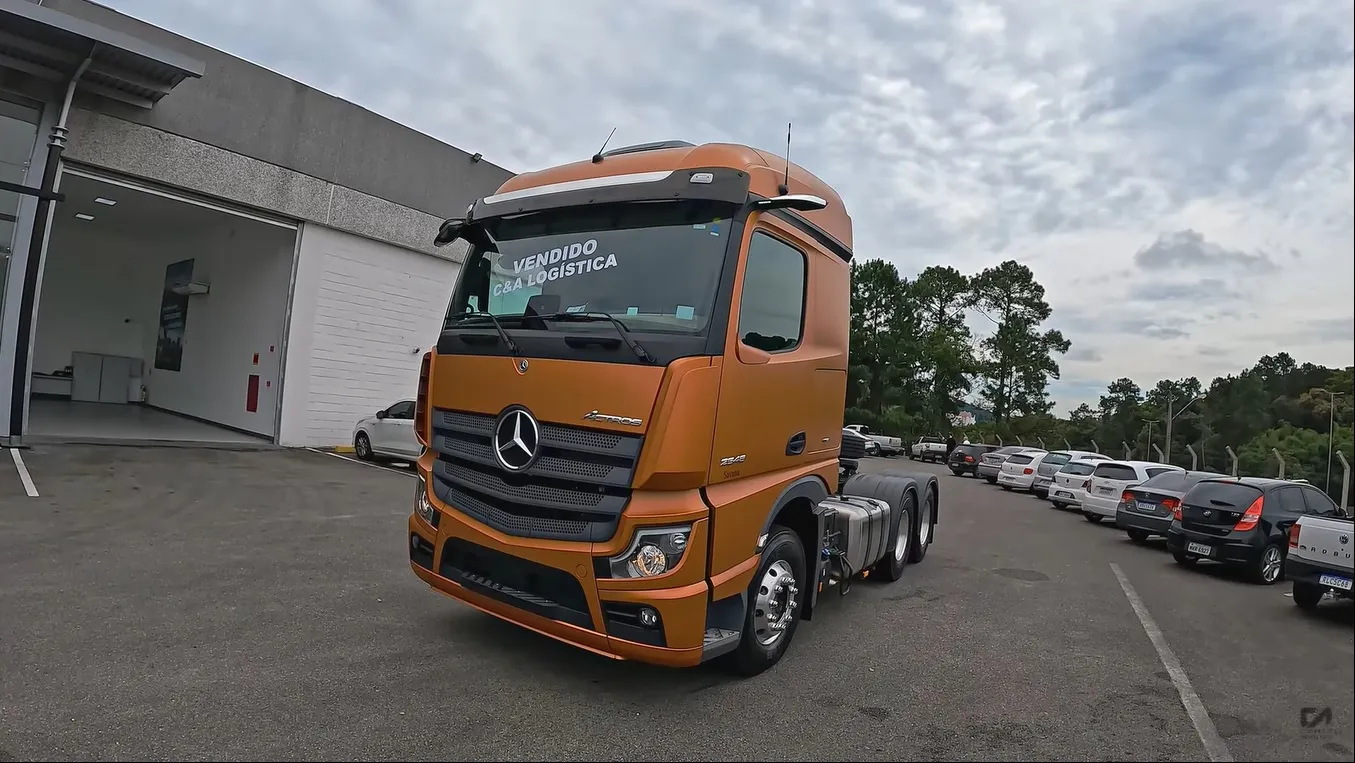 Veja o preço do caminhão Actros 2548 sem retrovisor