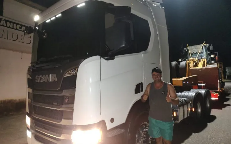 Vereador comemora renúncia de cargo para virar caminhoneiro