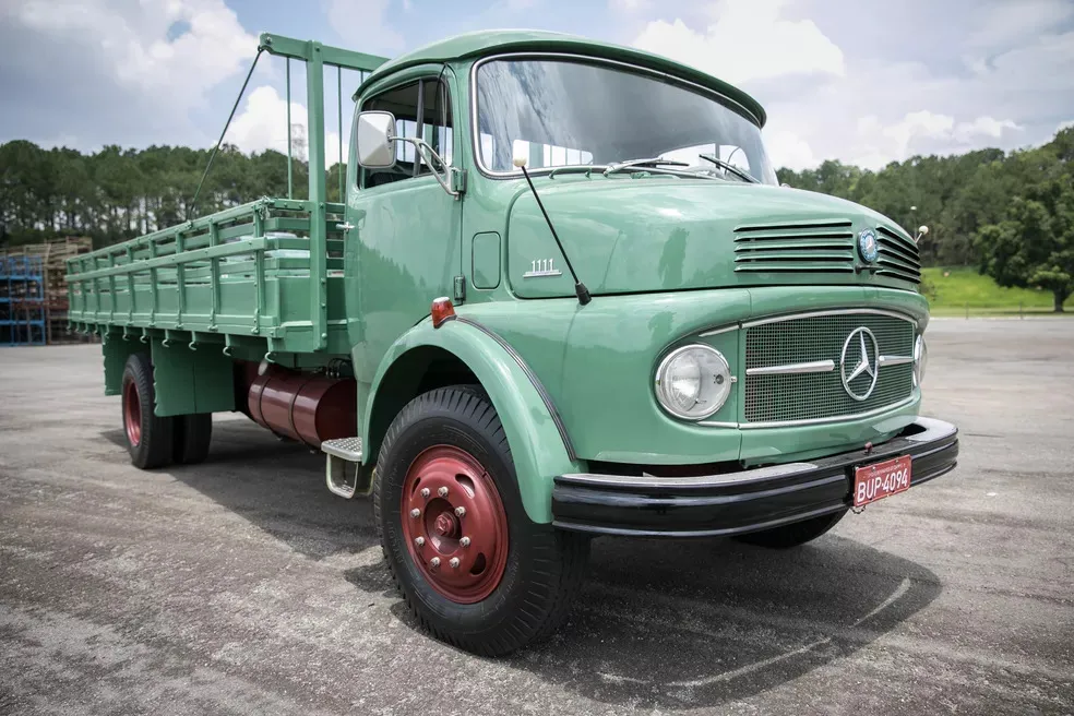 O caminhão de maior sucesso da Mercedes-Benz do Brasil