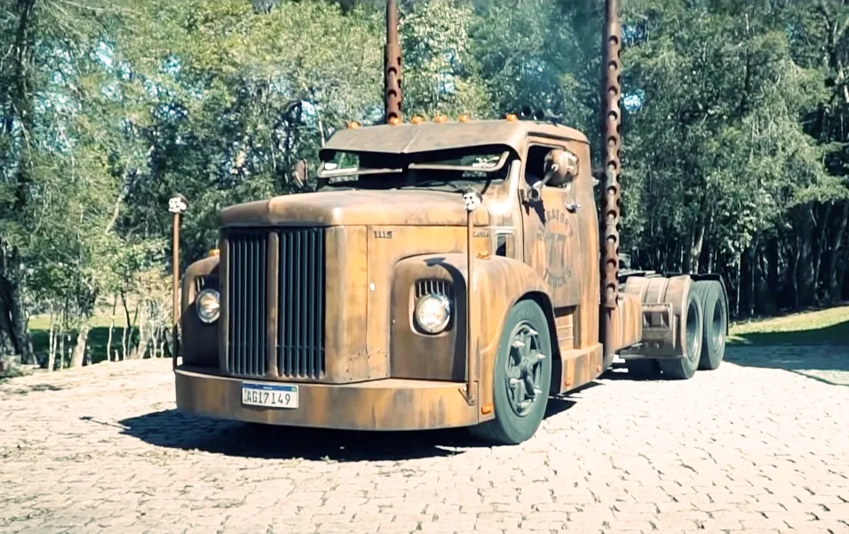 Scania 111S, jacaré Mad Max, o terror das pistas
