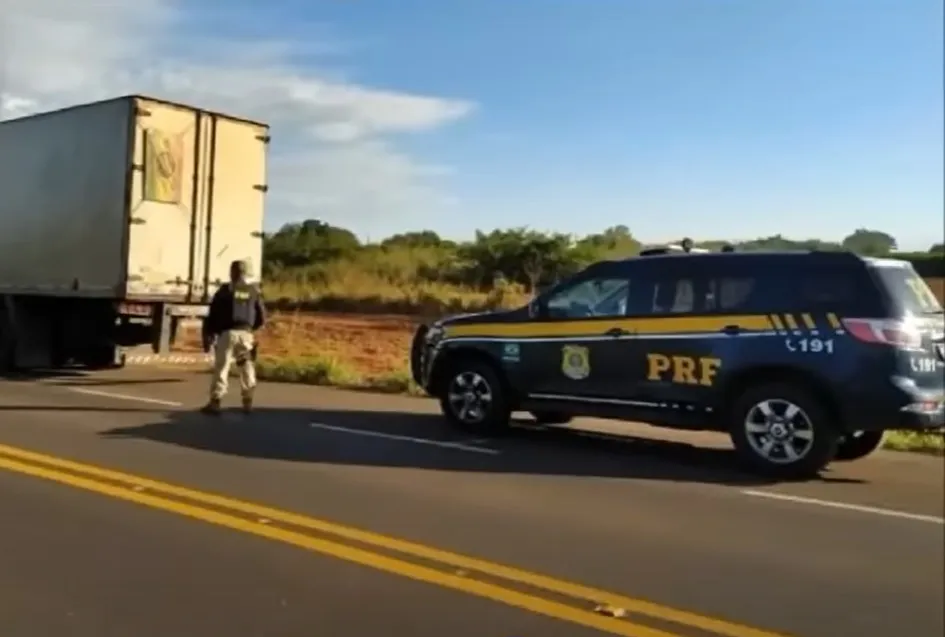 Caminhoneiro teve mal súbito e conseguiu parar caminhão momentos antes de morrer