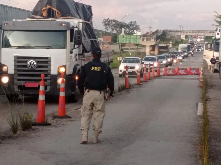 Durante dois dias de fiscalização PRF registrou 121 infrações à lei do Descanso