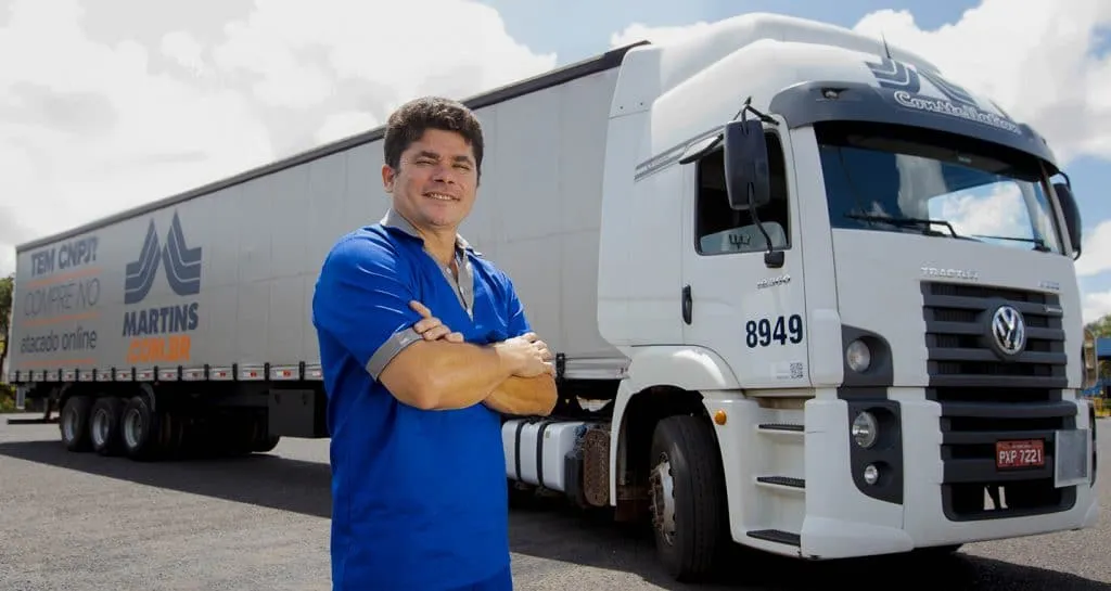 Grupo Martins anunciou vaga para caminhoneiro