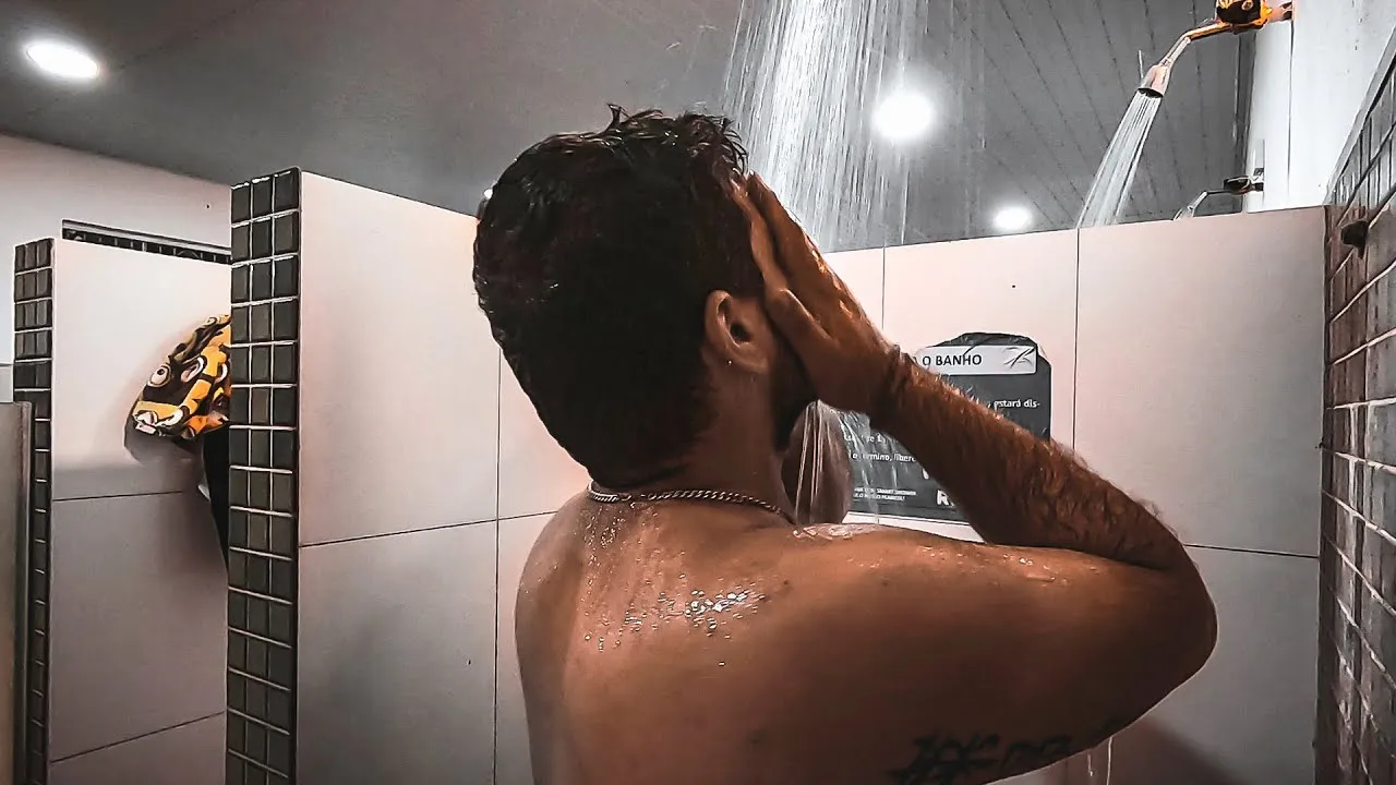 Caçambeiro foi obrigado a tomar banho pela PRF?