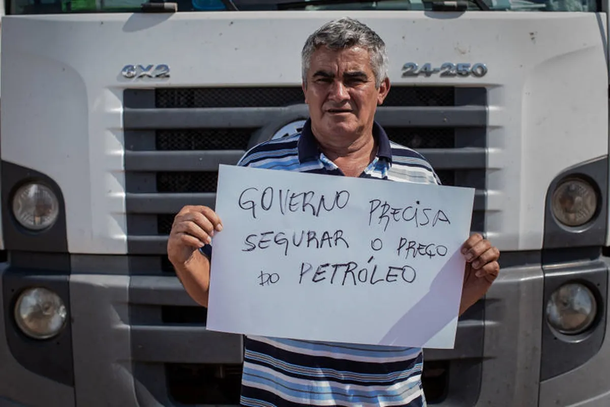 Caminhoneiros podem pagar R$ 10 reais por litro de diesel, segundo petroleiros