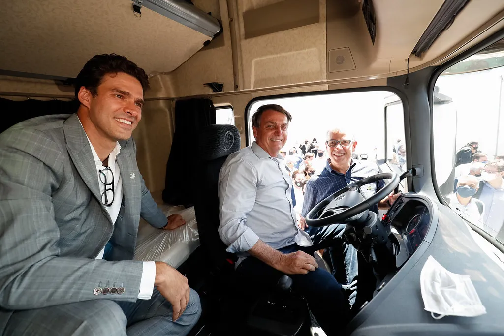 Bolsonaro concede entrevista sobre diesel e greve dos caminhoneiros