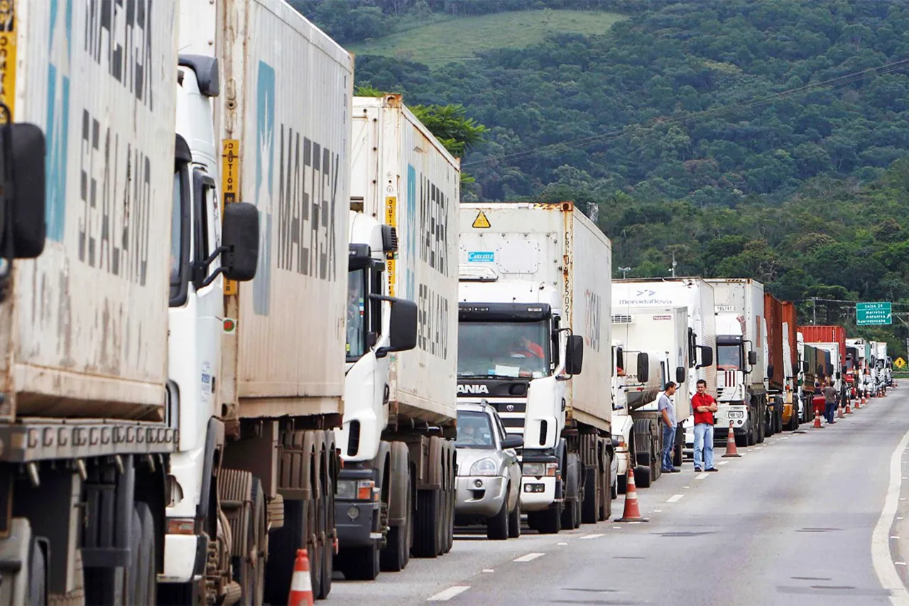 Greve dos caminhoneiros não teve adesão suficiente para causar o efeito de 2018