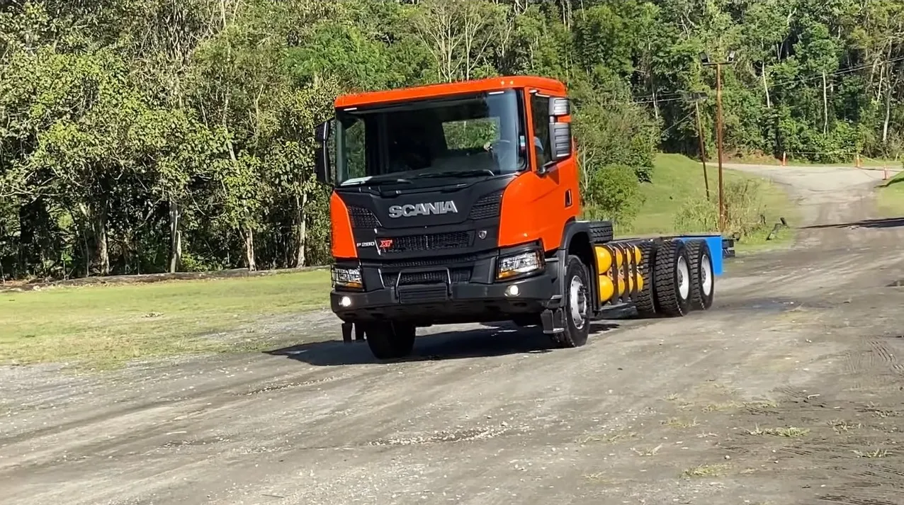 Conheça o novo Scania P280 6 x 4 com motor GNV