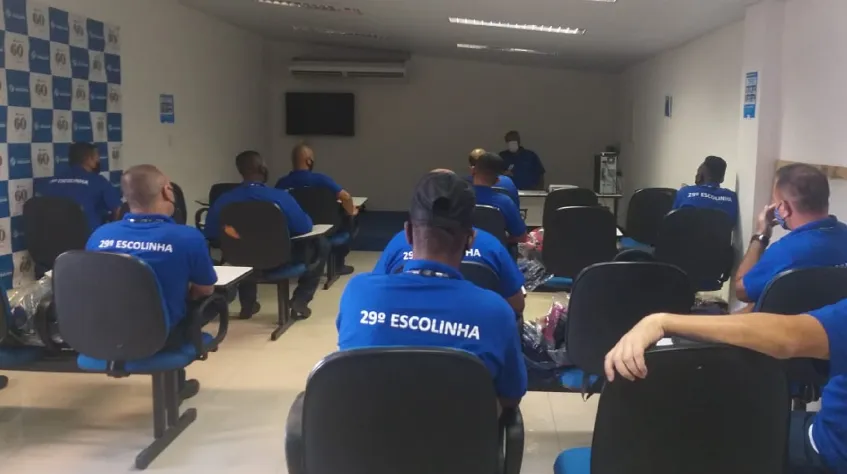 Veja como funciona a escolinha para caminhoneiro
