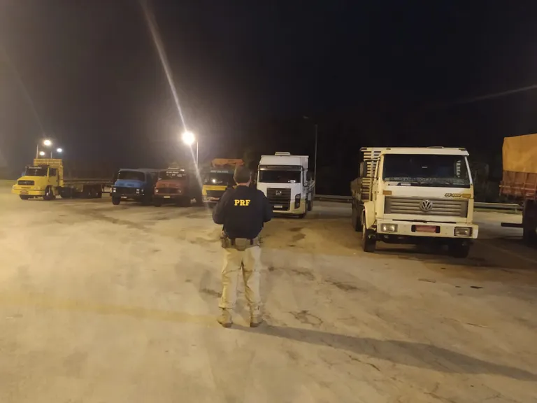 PRF autua diversos caminhoneiros por evasão de balança