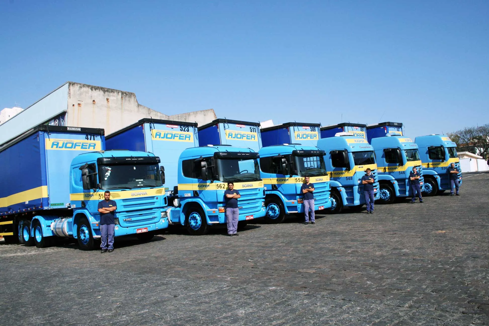 Transportadora Ajofer Transportes abre vagas para motorista.