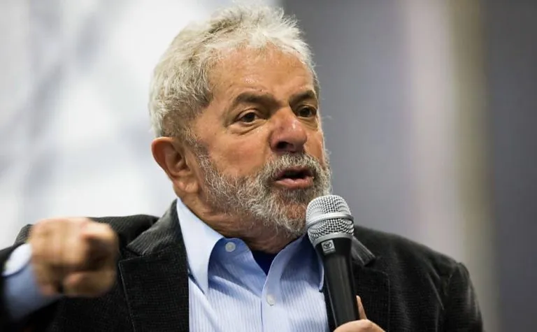 Lula diz que não vai deixar alta do diesel chegar aos caminhoneiros