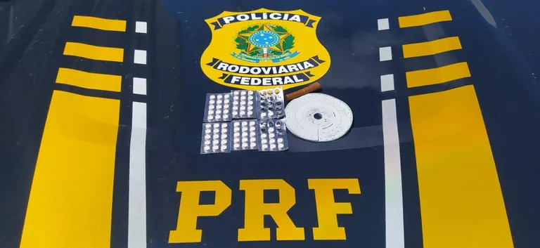 Caminhoneiro é autuado com 71 comprimidos de rebite pela PRF