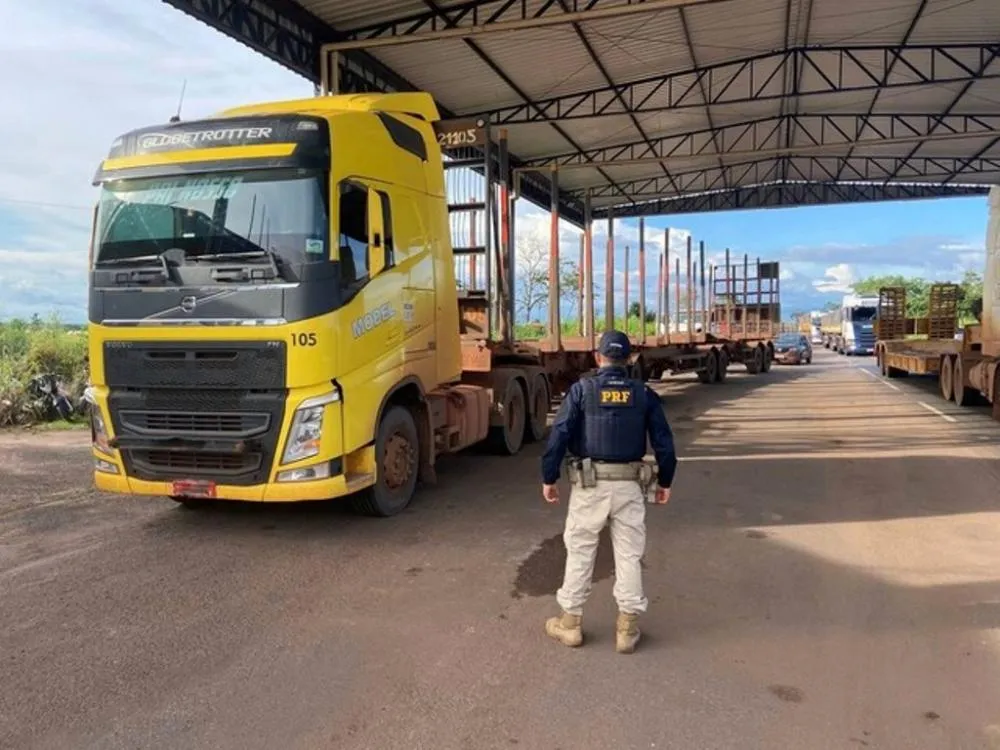 Caminhoneiro fala sobre nova lei informada pela PRF