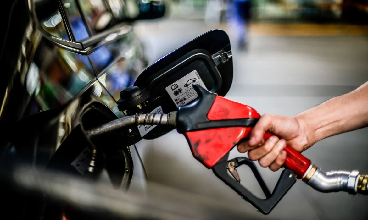 O que muda na economia com mais uma redução no valor do diesel?