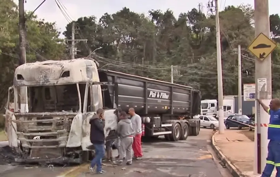 caminhão queimado