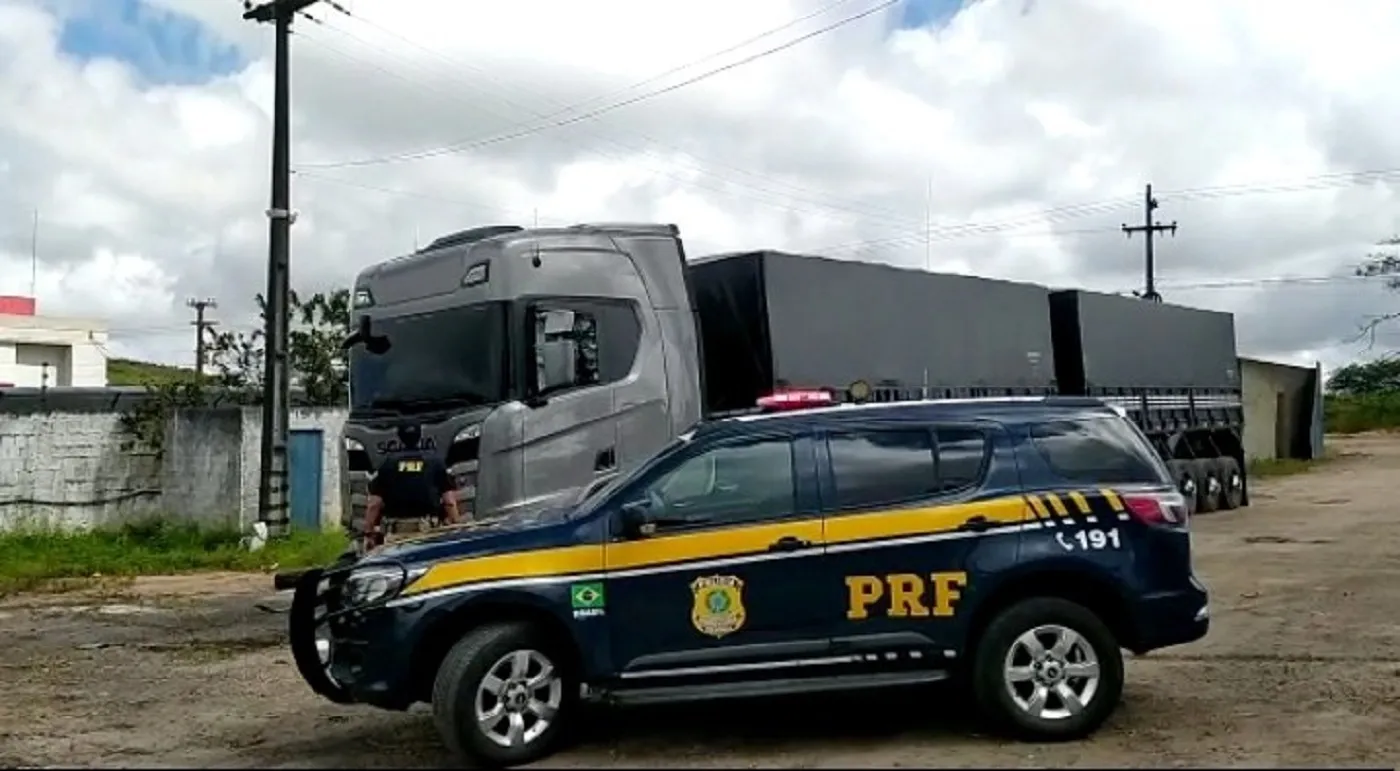 Carreta Bitrem é Retida pela PRF com 21 Toneladas de Excesso de Peso