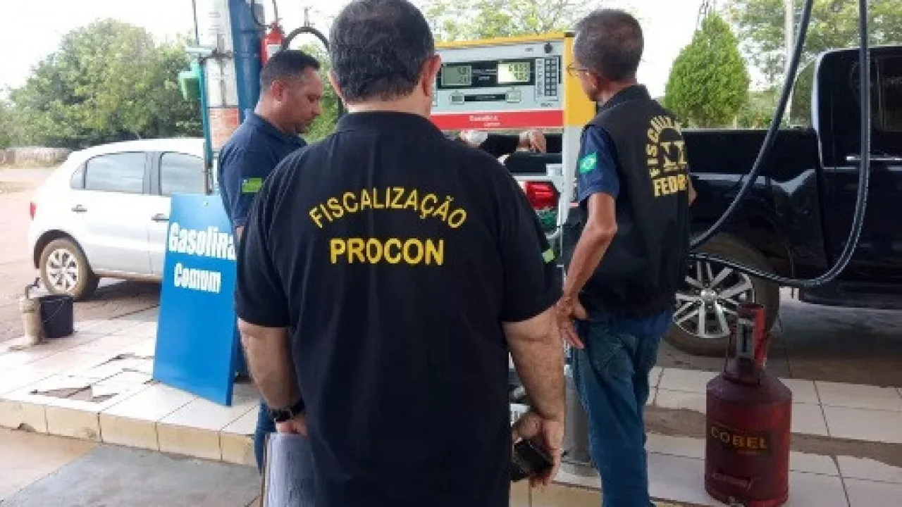 Cuidado Golpes na área na hora do abastecimento