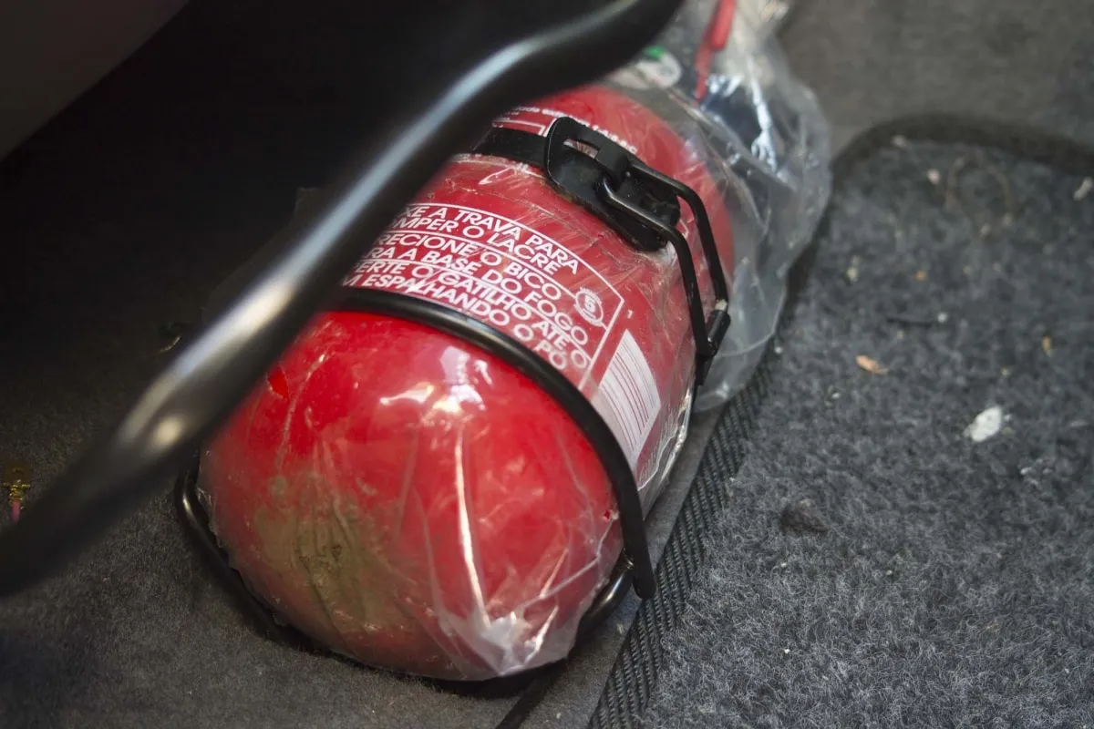 Extintor de incêndio poderá voltar a ser obrigatório nos carros de passeio?
