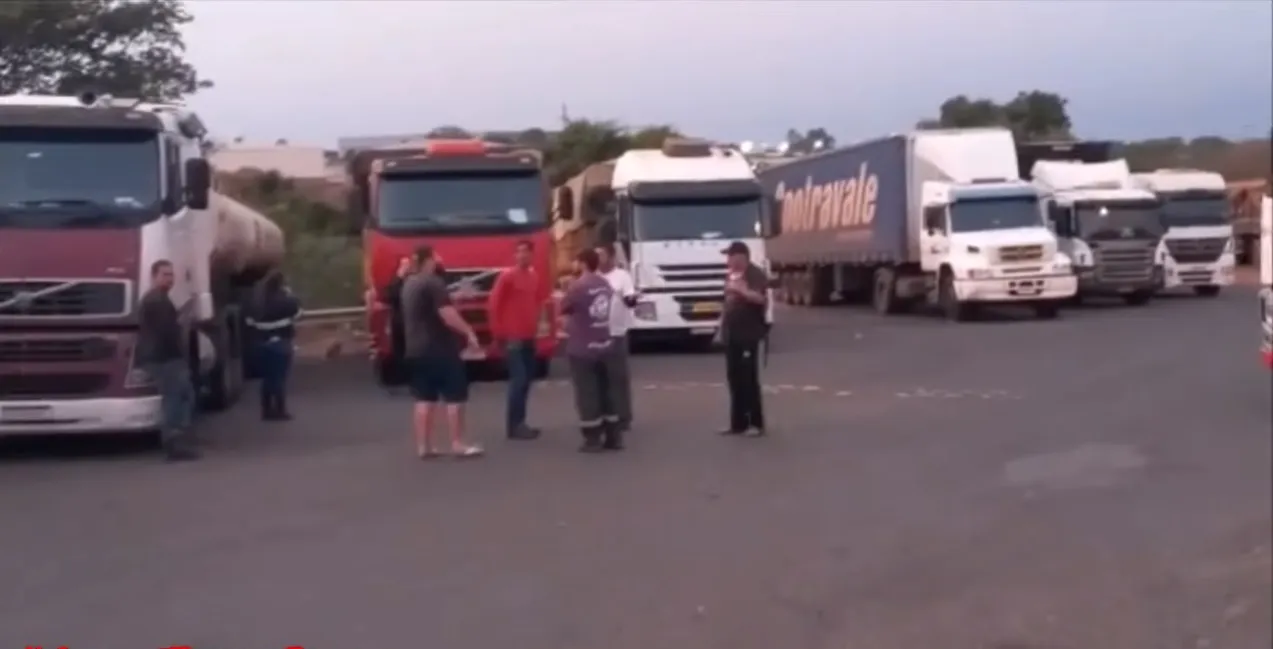 Inacreditável, mais de 15 caminhões tem módulo furtado em pátio