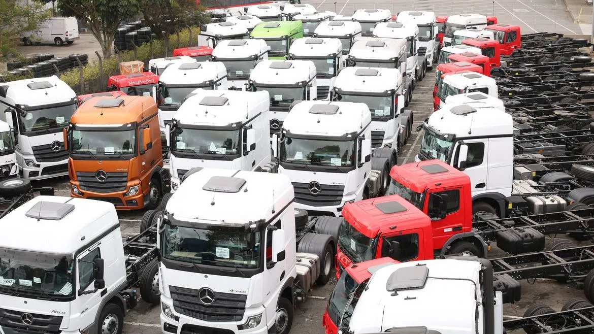 Mercedes-Benz oferece condições especiais para financiamento de caminhões em abril