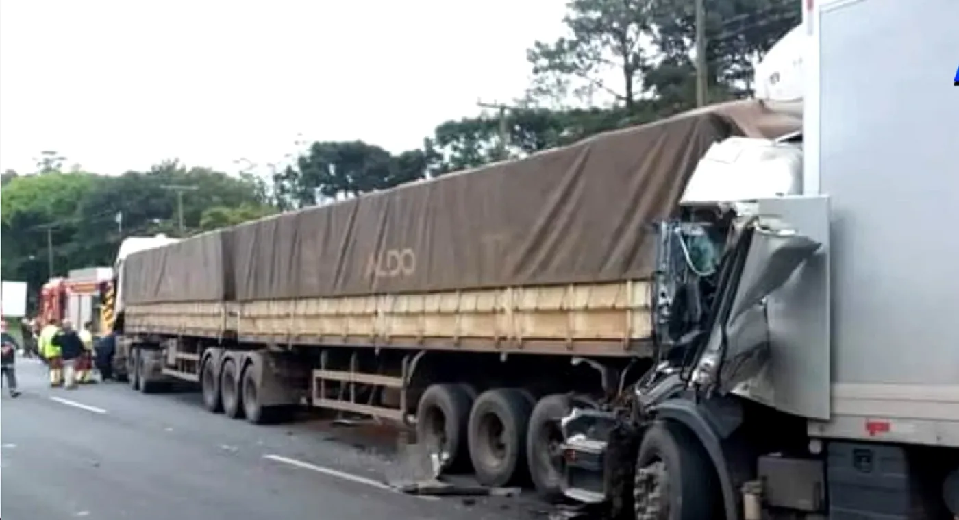 Caminhoneiro morre esmagado após acidente na BR-376