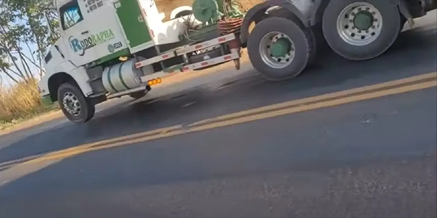 Volvo EDC Empina Puxando Carreta 9 Eixos