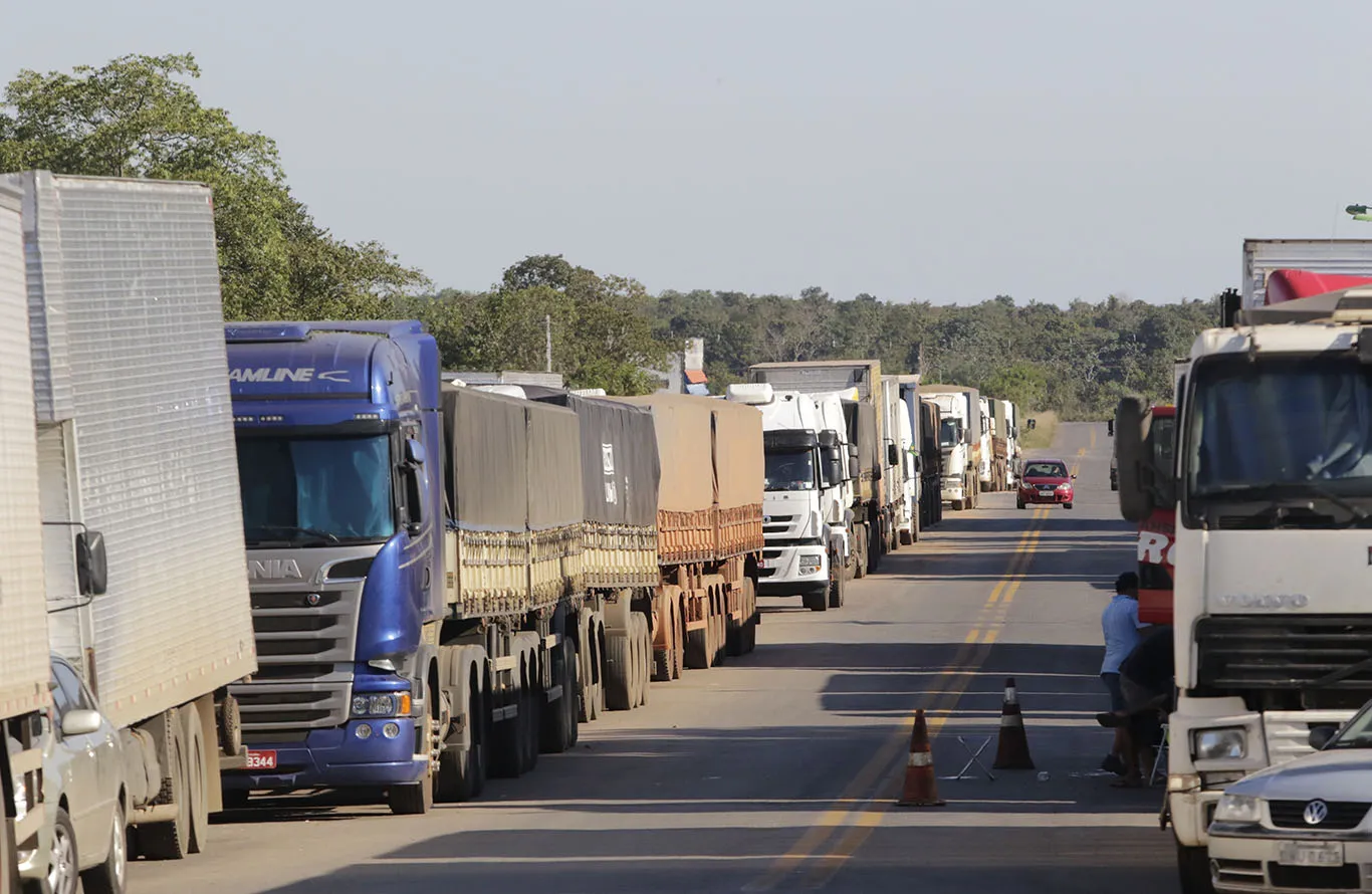Lei do piso mínimo dos fretes vira problema para caminhoneiros e pode encarecer alimentos em Mato Grosso