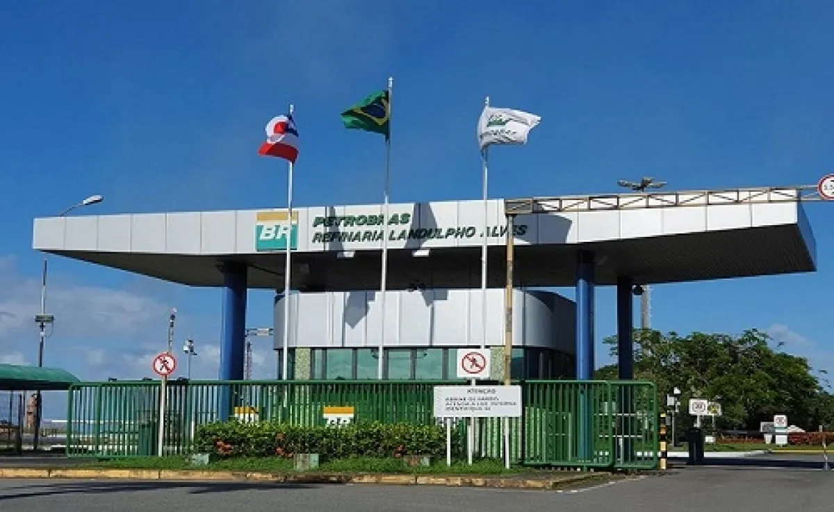 Acélen do grupo árabe Mubadala, que comprou a Refinaria de Mataripe na Bahia, agora cobra seus preços aos brasileiros pela gasolina e diesel