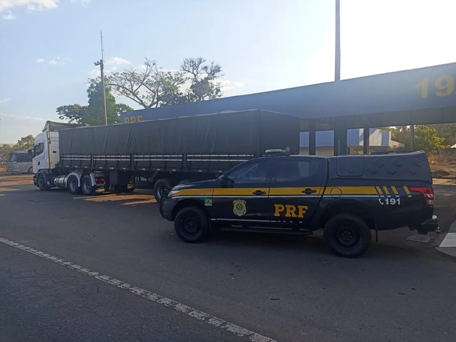 Caminhoneiro E Multado Em Mais De R 700 Mil Apos Levar Minhocas Sem Documento
