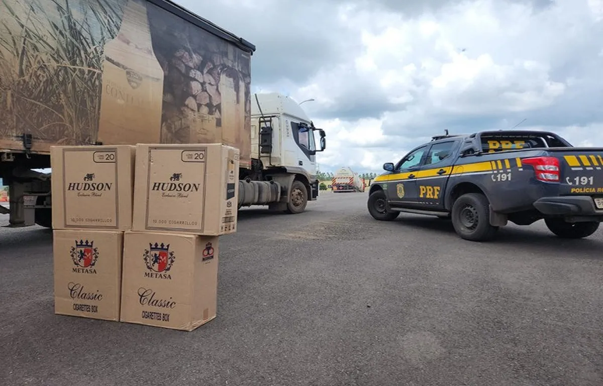 Caminhoneiro é preso com cigarros contrabandeados