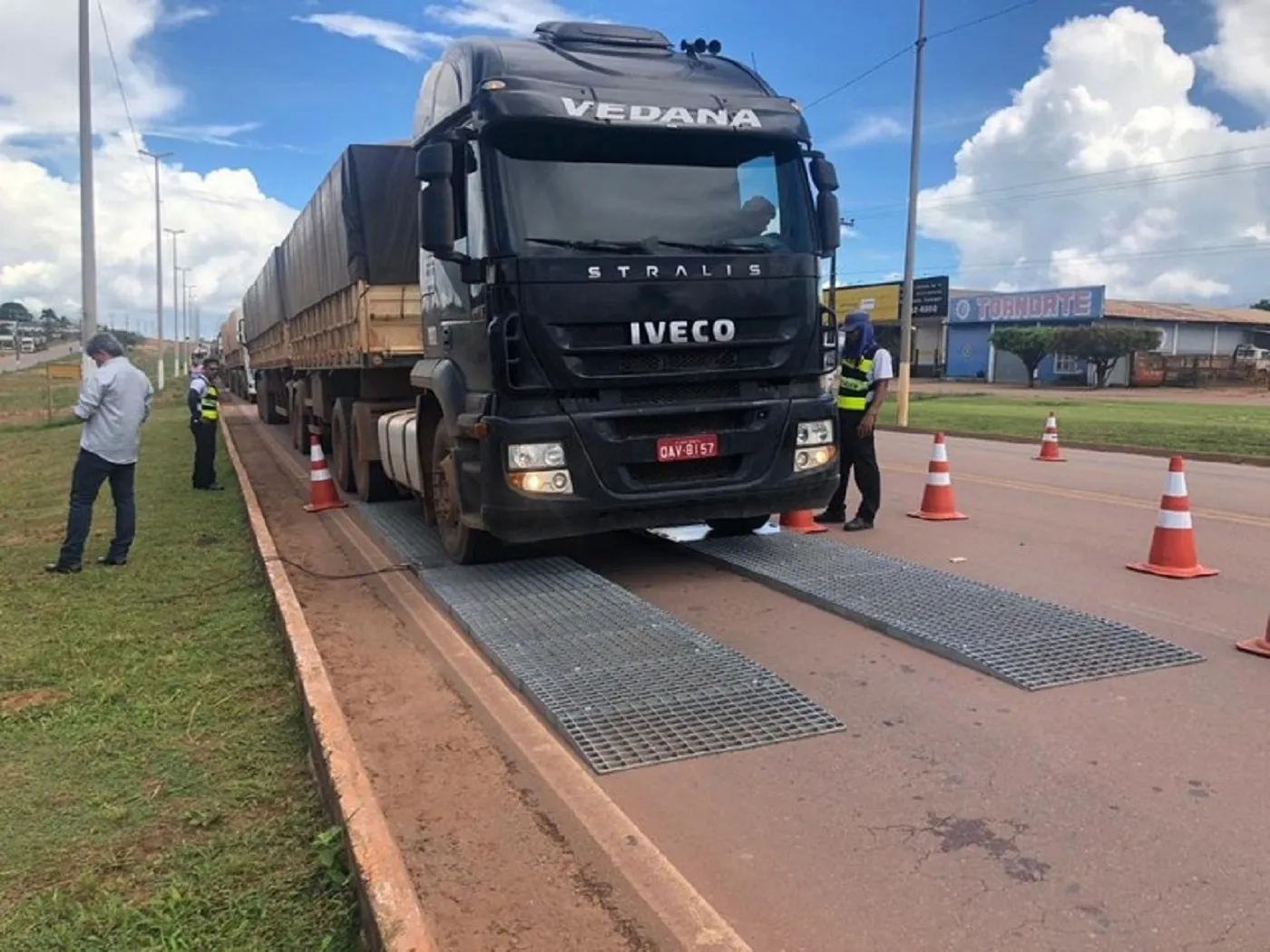 Como carregar caminhão e carreta e pesagem por eixo na balança algumas dicas