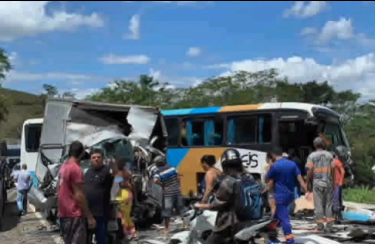 Grave Acidente Deixa 22 Mortas Em Acidente Na BR 356