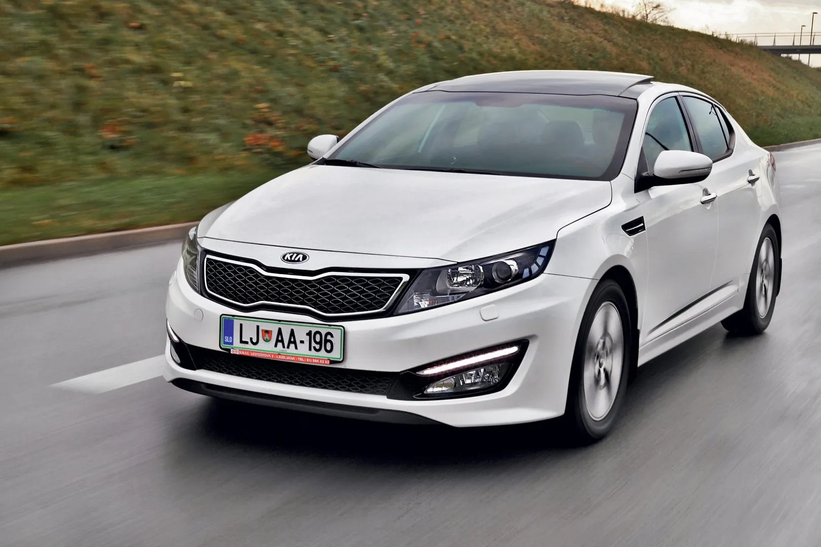 Carro de luxo com preço de popular: Conheça o Kia Optima