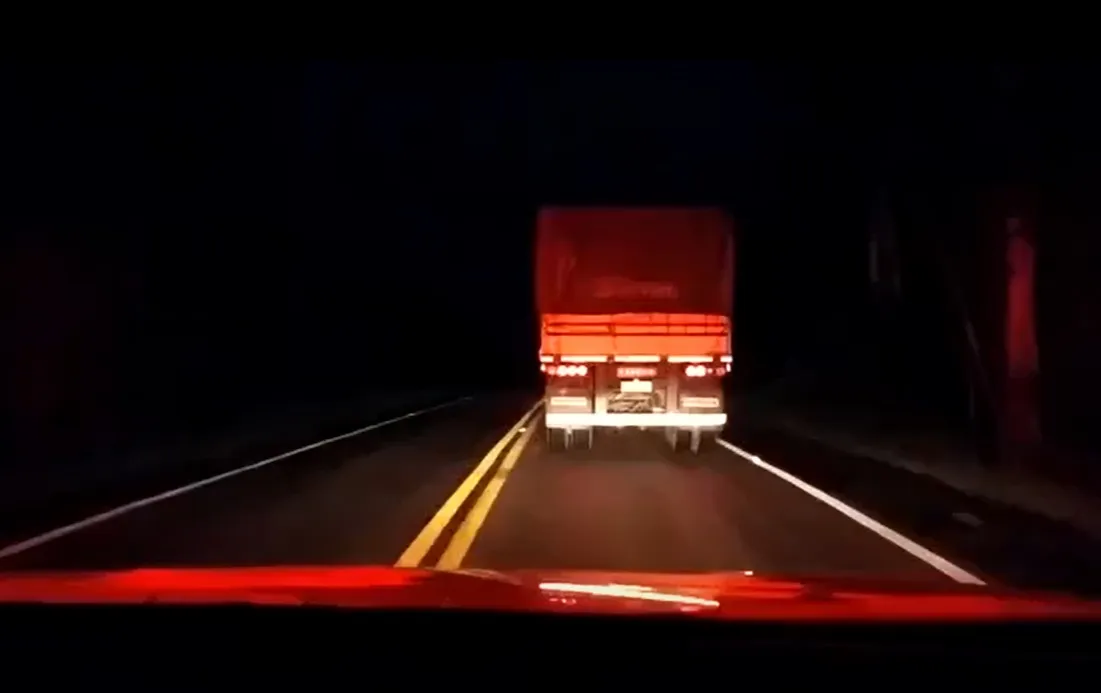 PRF prende caminhoneiro embriagado dirigindo carreta em zigue-zague na BR-471