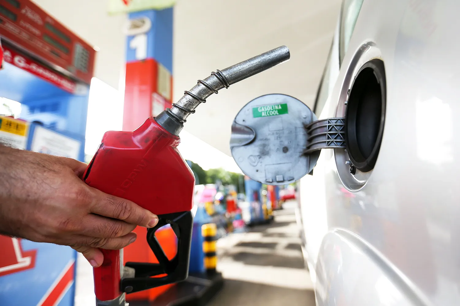 Porque no Brasil são proibidos carros pequenos movidos a diesel