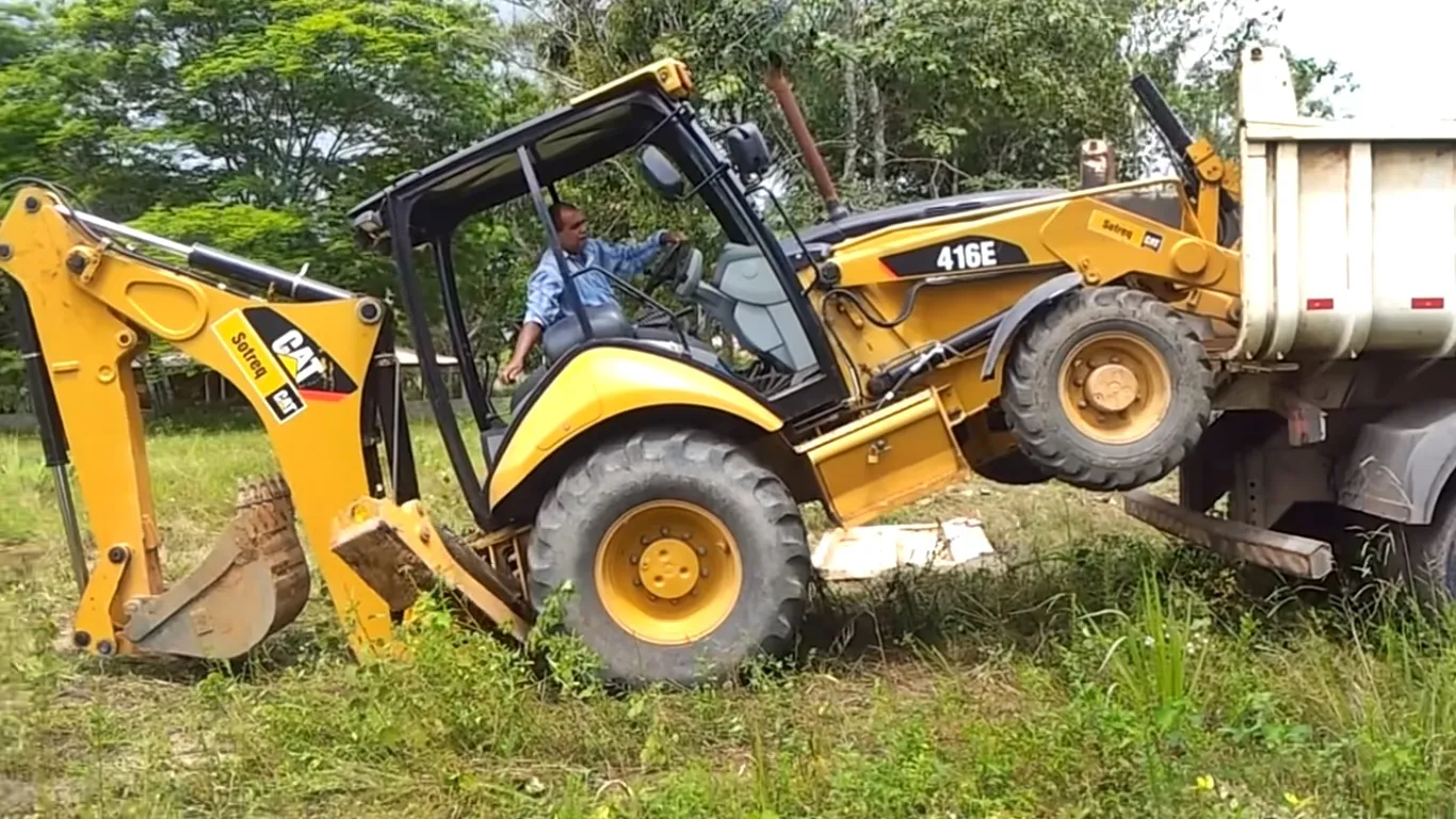 Operador revela quanto ganha operando uma escavadeira.